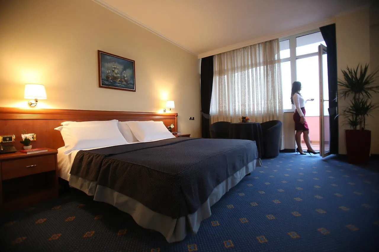 Hotel Continental Vorë