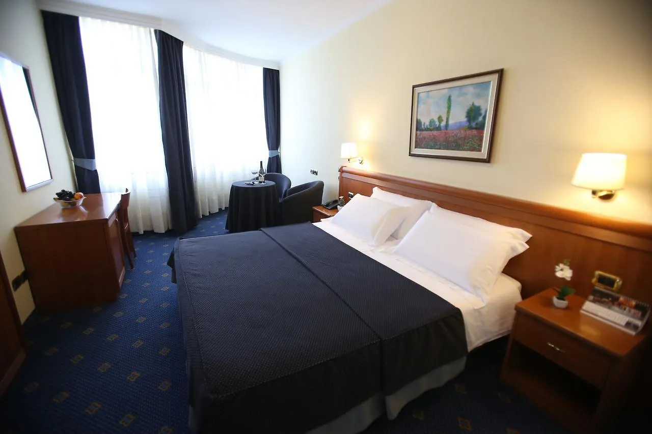 Hotel Continental Vorë 4*,