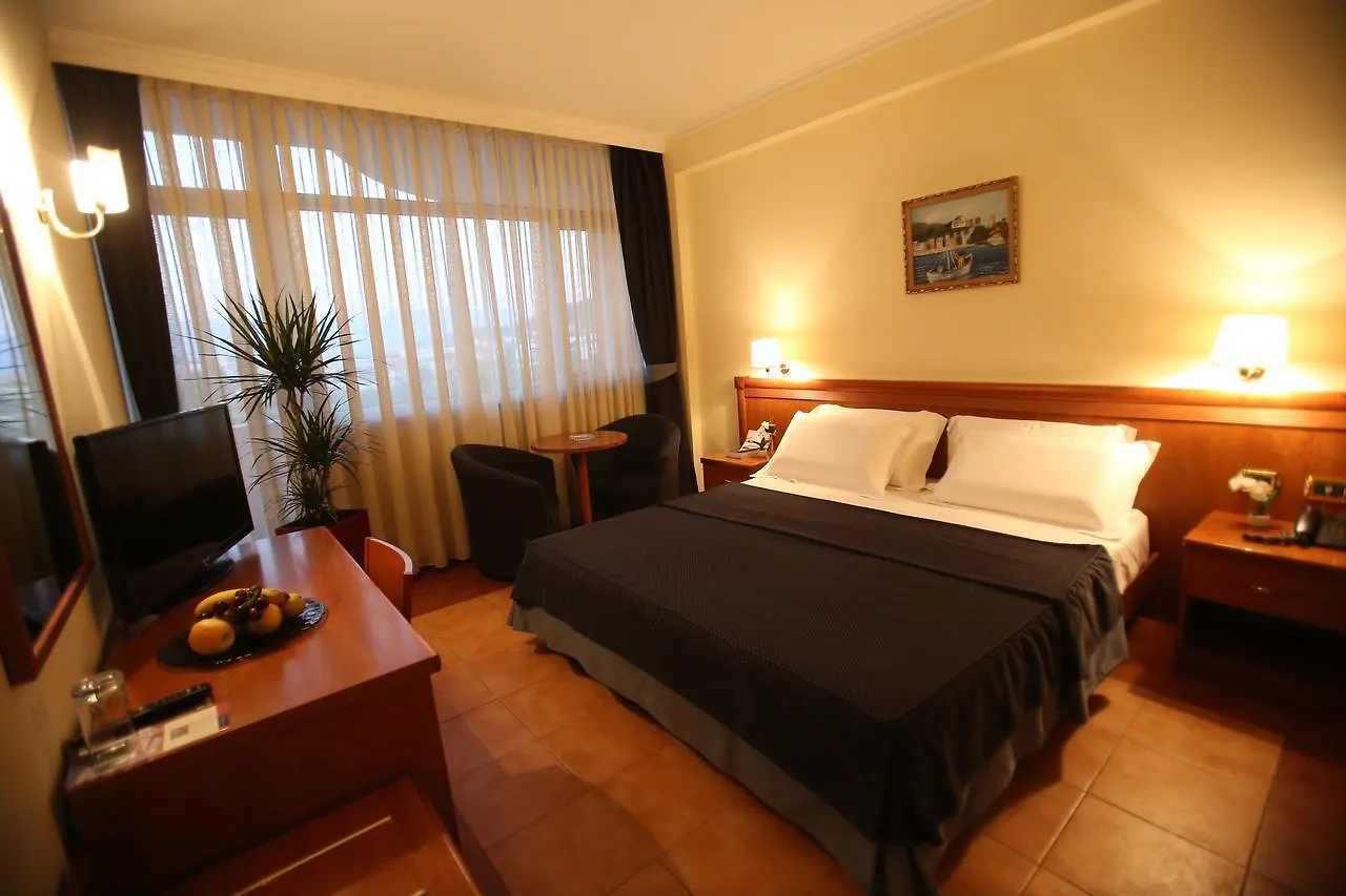 Hotel Continental Vorë Albanië