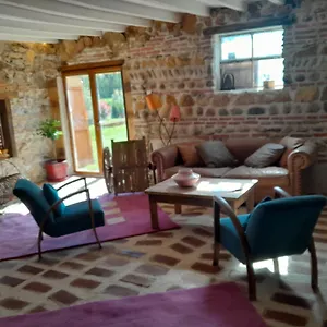 le-moulin-de-chamambard.hotels-rhonealpes.com/