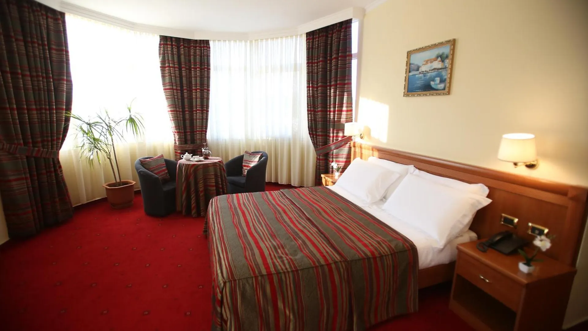 Hotel Continental Vorë 4*,
