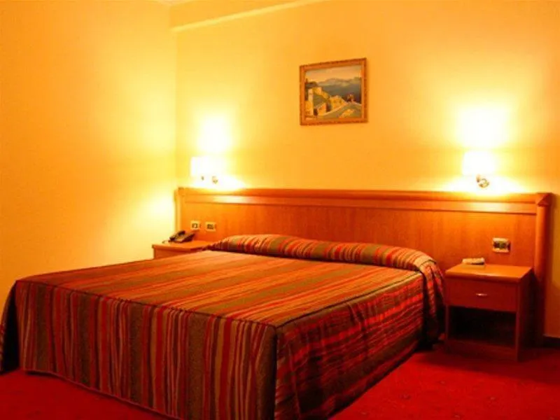 Hotel Continental Vorë 4*,