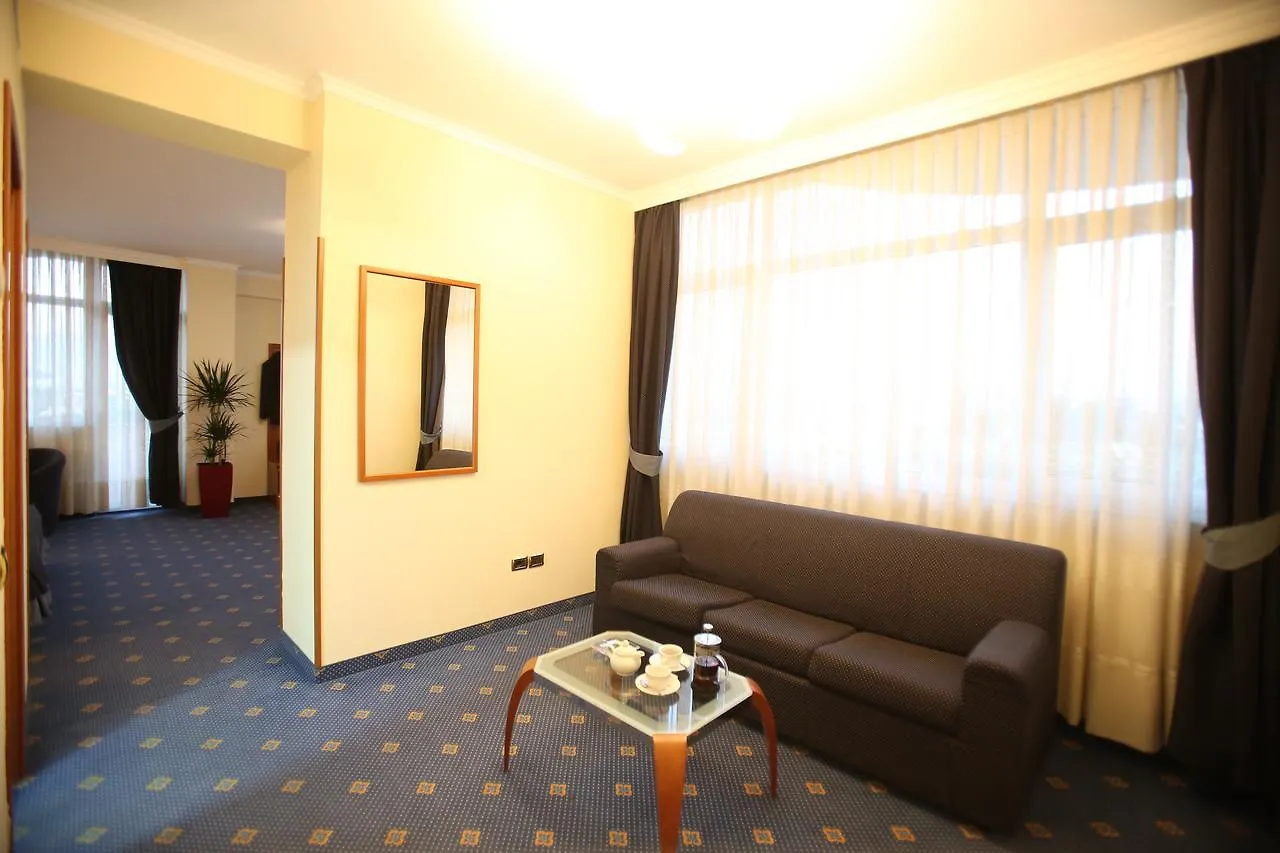 Hotel Continental Vorë 4*,  Albanien